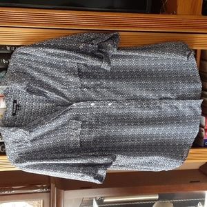 Roz & Ali button up top